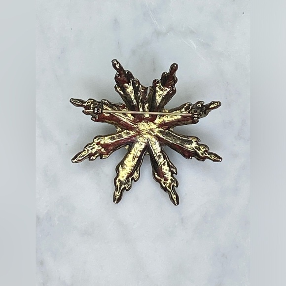 Vintage dramatic bronze with cut glass star pin - Picture 6 of 8